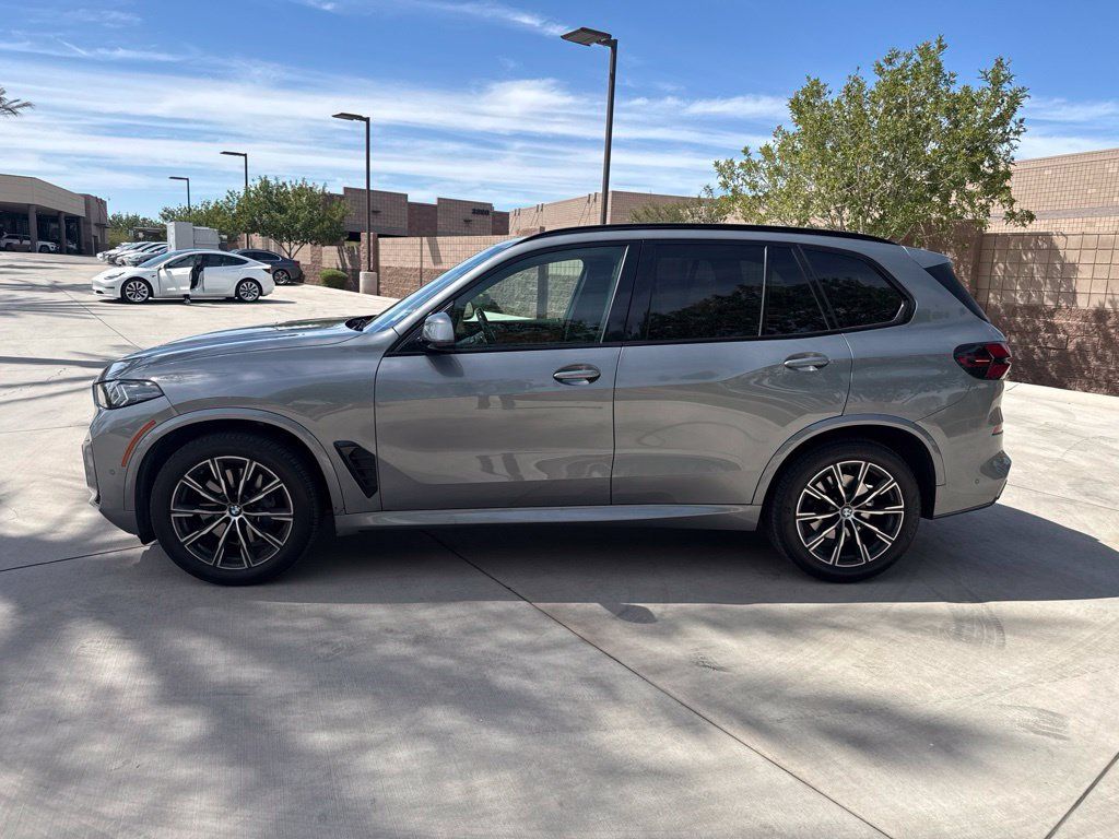 Used 2024 BMW X5 sDrive40i w/ M Sport Package RWD image 3
