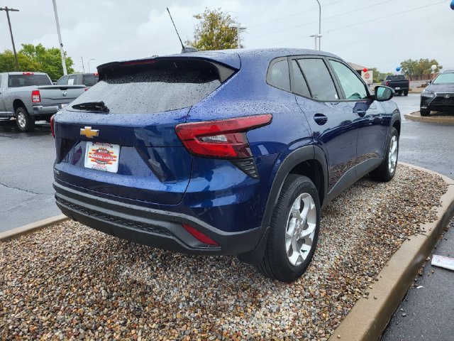 Used 2024 Chevrolet Trax LS w/ LS Convenience Package FWD image 6