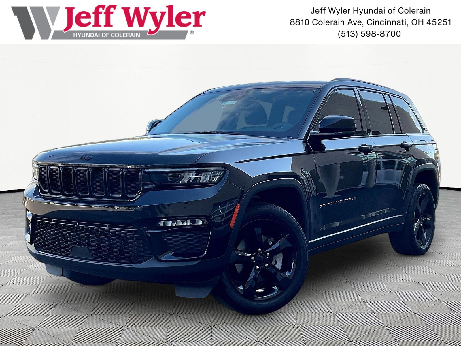Used 2023 Jeep Grand Cherokee Limited w/ Black Appearance Package AWD/4WD image 1
