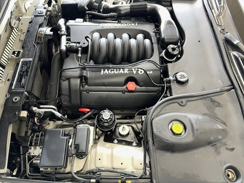 Used 1998 Jaguar XJ8 L image 31