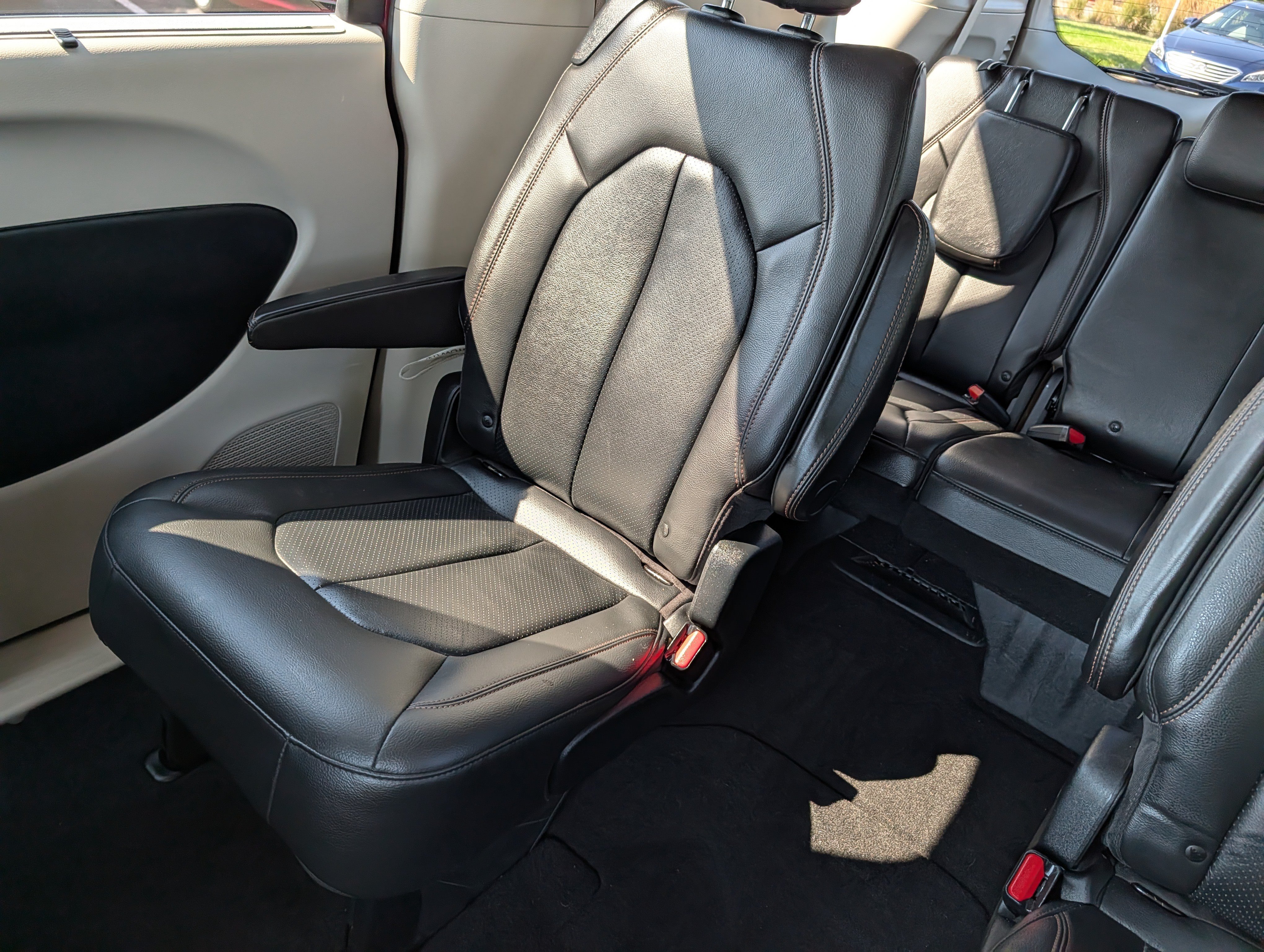 Used 2020 Chrysler Pacifica Touring-L Plus FWD image 12