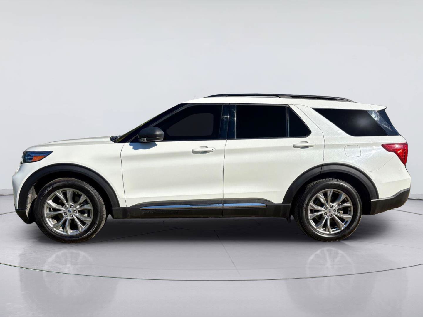 Used 2022 Ford Explorer XLT w/ Equipment Group 202A RWD image 7