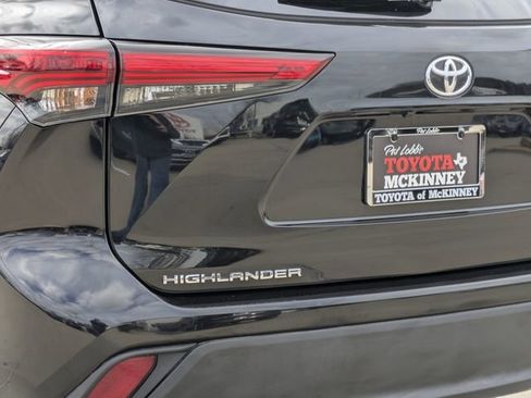 Used 2023 Toyota Highlander XLE image 8