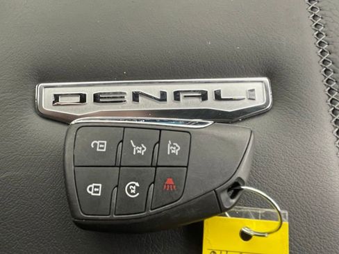 Used 2025 GMC Yukon XL Denali AWD/4WD image 30