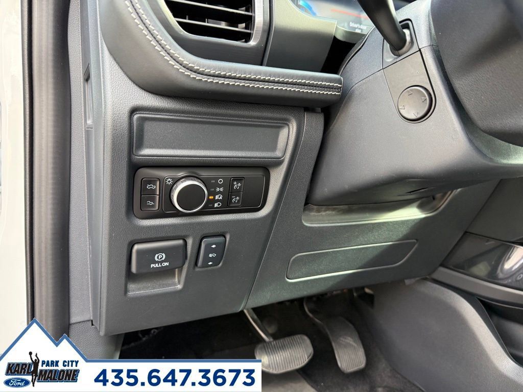 Used 2025 Ford F150 Lightning Platinum AWD/4WD image 18