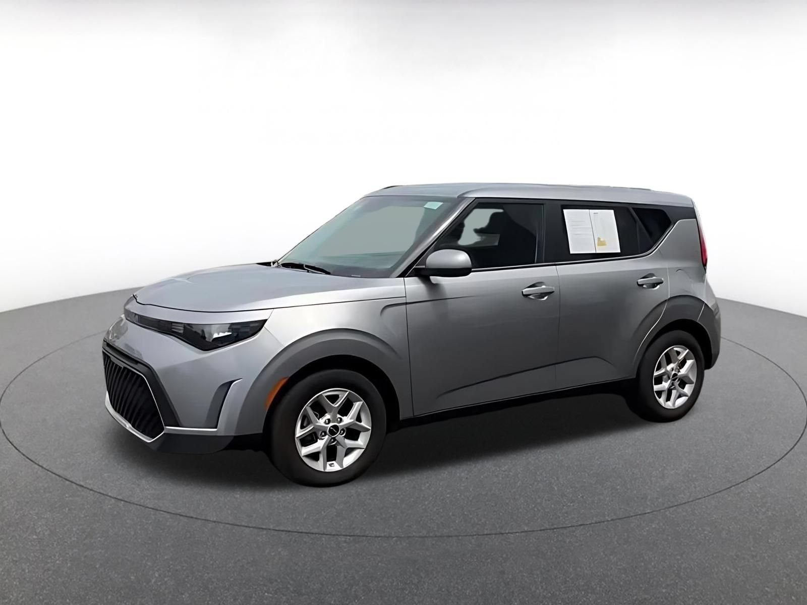 Used 2025 Kia Soul LX w/ LX Technology Package FWD image 7