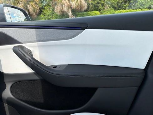 Used 2026 Tesla Model Y 2WD image 27