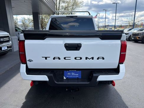 Used 2025 Toyota Tacoma TRD Off-Road image 12
