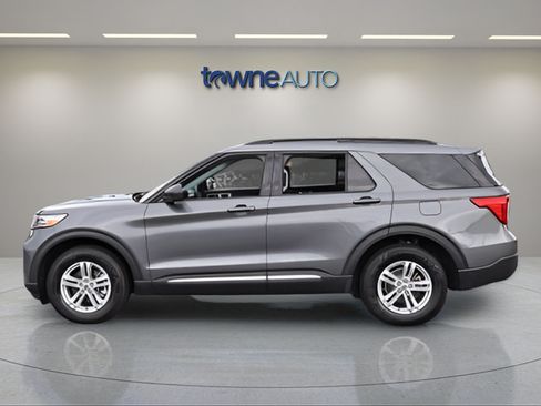 Used 2023 Ford Explorer XLT w/ Equipment Group 202A AWD/4WD image 4