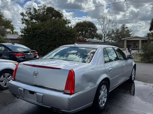 Used 2009 Cadillac DTS image 4