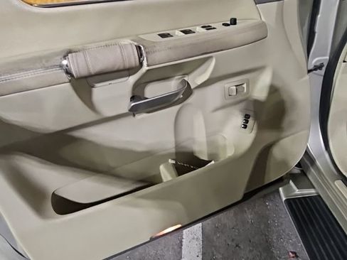 Used 2008 INFINITI QX56 4WD image 9