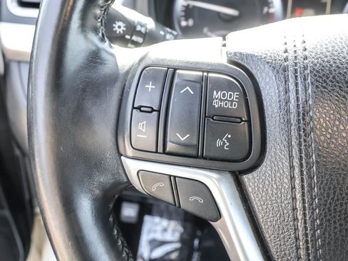 Used 2017 Toyota Highlander Limited AWD/4WD image 22