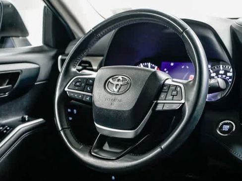 Certified 2023 Toyota Highlander LE image 15