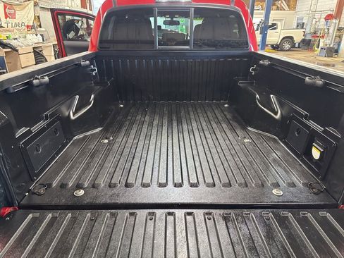 Used 2016 Toyota Tacoma TRD Off-Road image 23