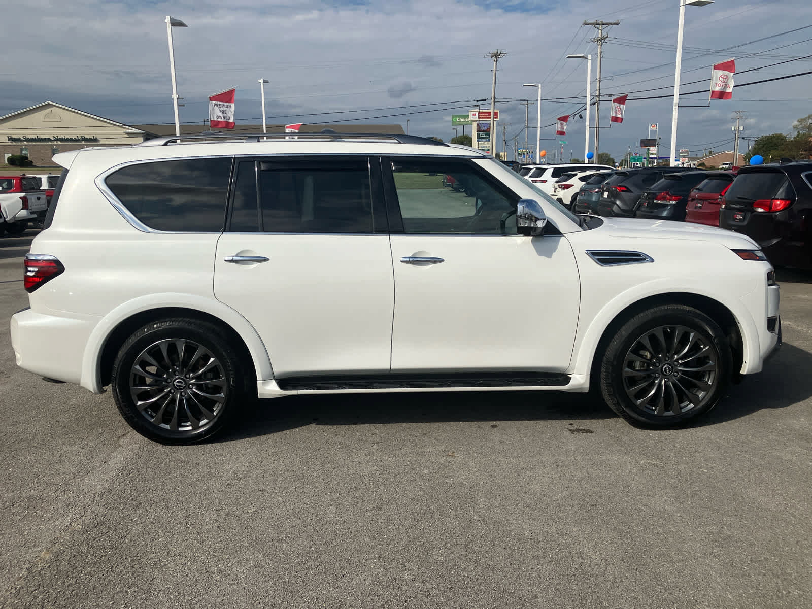 Used 2024 Nissan Armada Platinum w/ Captain's Chairs Package AWD/4WD image 8