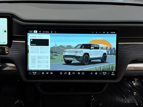 Used 2025 Rivian R1T Adventure image 22