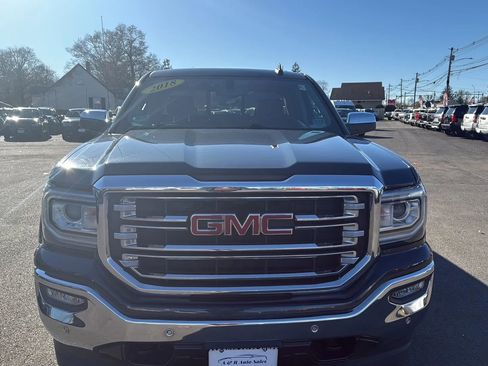 Used 2018 GMC Sierra 1500 SLT w/ SLT Premium Package image 2