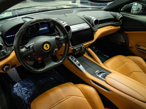 Used 2018 Ferrari GTC4Lusso AWD/4WD image 12
