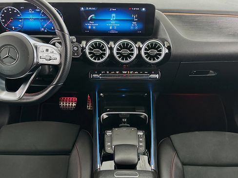 Used 2023 Mercedes-Benz GLA 250 4MATIC image 11