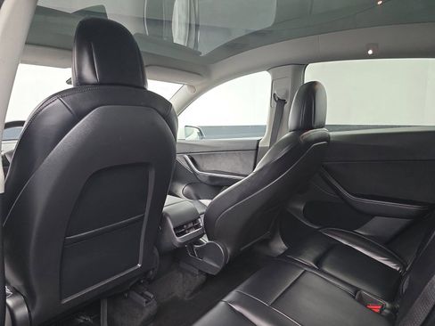 Used 2021 Tesla Model Y Long Range image 28