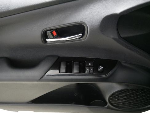 Used 2022 Toyota Prius LE image 19
