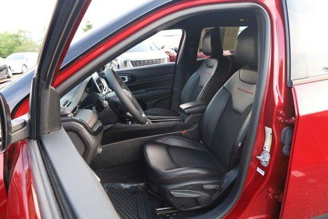 Used 2025 Jeep Compass Trailhawk AWD/4WD image 8