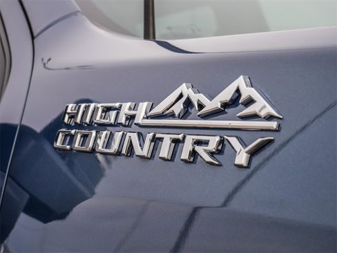 Used 2025 Chevrolet Silverado 2500 High Country w/ Technology Package image 11