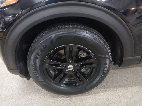 Used 2020 Ford Explorer XLT w/ Equipment Group 202A image 8