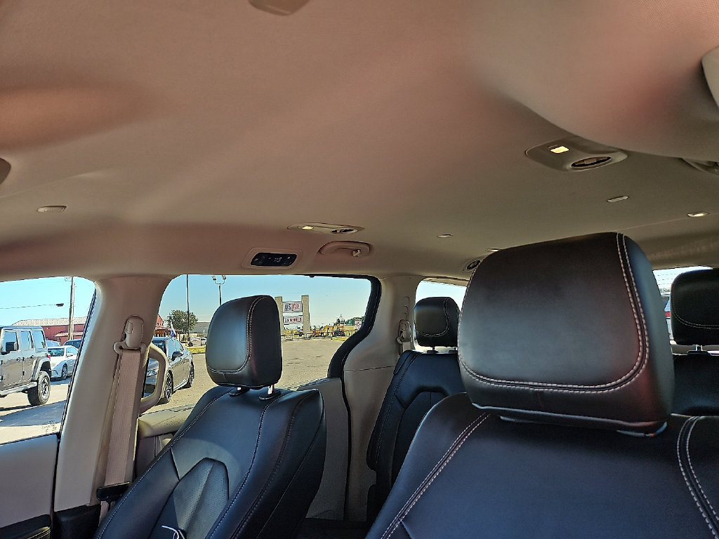 Used 2024 Chrysler Pacifica Touring-L FWD image 21