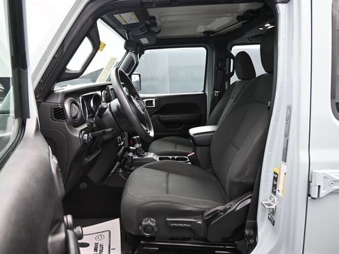 Used 2023 Jeep Gladiator Sport AWD/4WD image 9