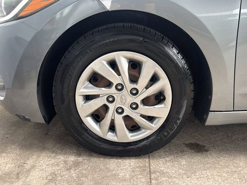 Used 2018 Hyundai Elantra SE FWD image 34