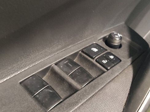 Used 2021 Toyota Corolla LE image 27