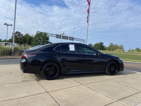 Used 2022 Toyota Camry SE FWD image 13