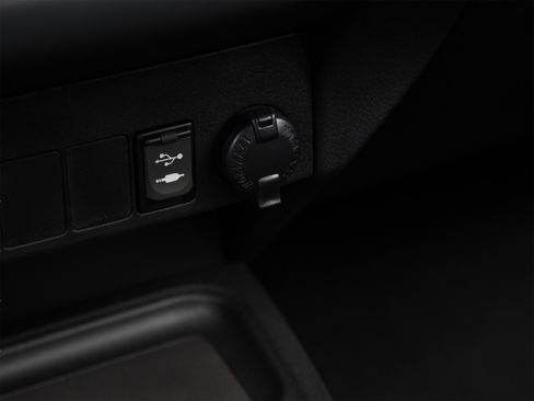 Used 2018 Toyota RAV4 XLE FWD image 40