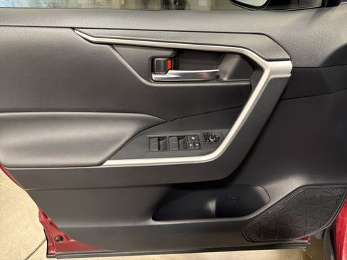 Used 2019 Toyota RAV4 XLE image 14