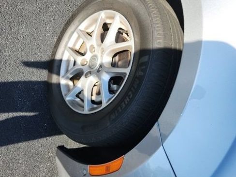 Used 2020 Chrysler Pacifica Touring-L FWD image 4