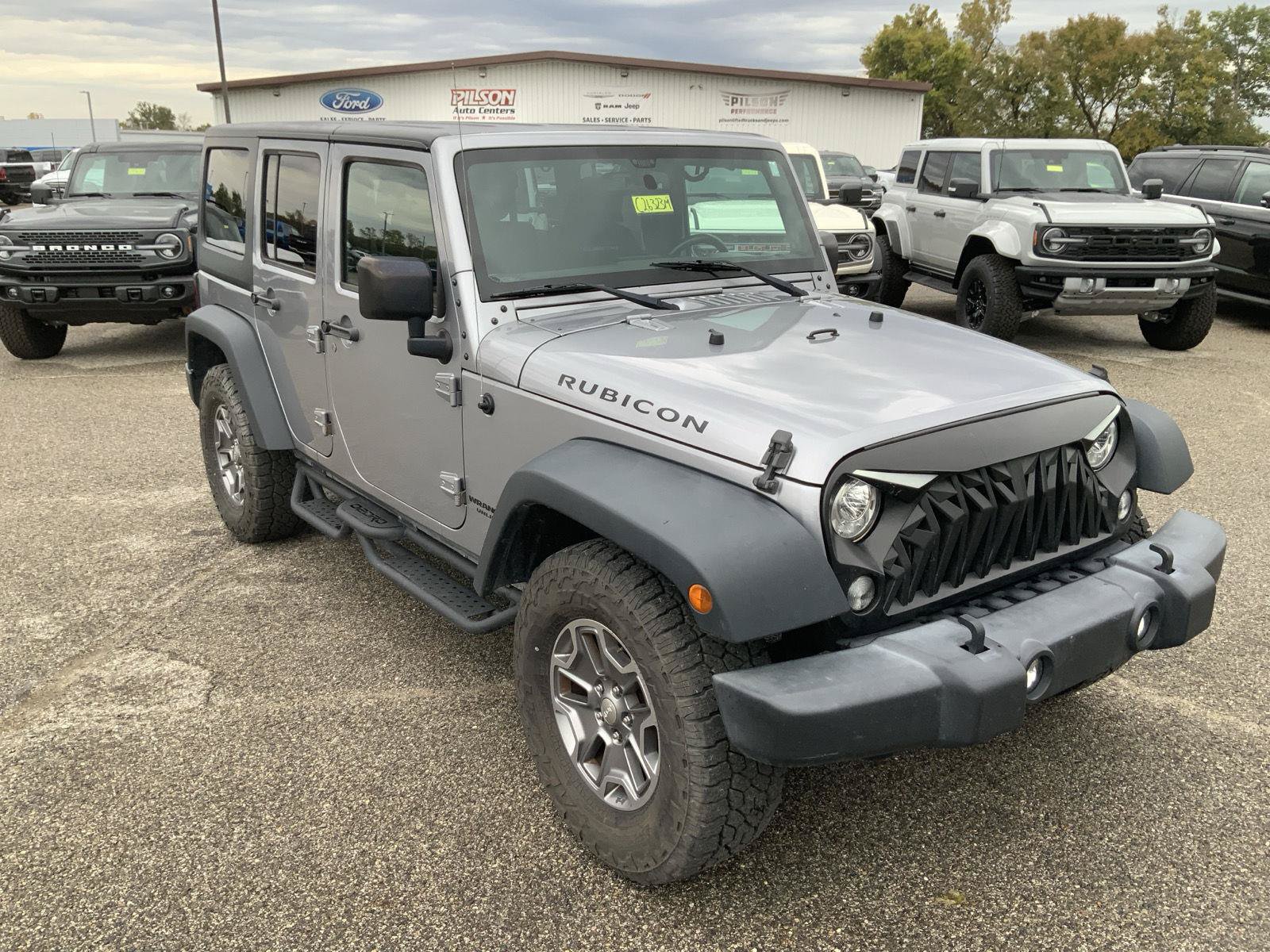 Used 2017 Jeep Wrangler Unlimited Rubicon w/ Cold Weather Group AWD/4WD image 2