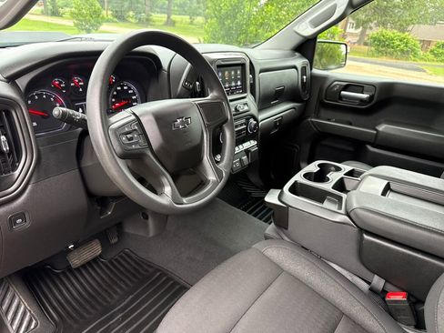 Used 2025 Chevrolet Silverado 1500 Custom Trail Boss w/ Dark Appearance Package AWD/4WD image 15