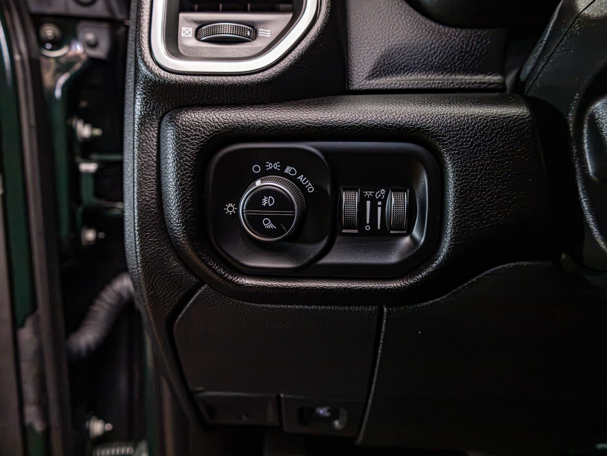 Used 2025 RAM 2500 Laramie AWD/4WD image 19
