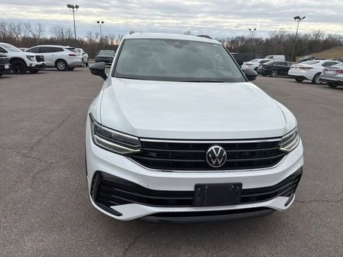 Used 2023 Volkswagen Tiguan SE R-Line image 6