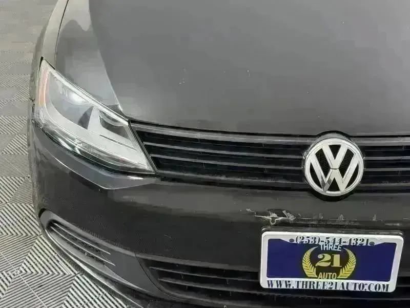 Used 2012 Volkswagen Jetta SE FWD image 4