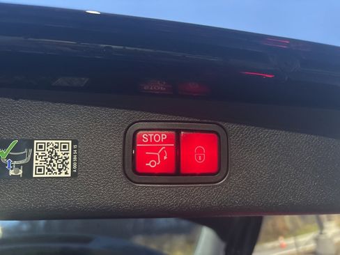 Used 2025 Mercedes-Benz E 450 4MATIC All-Terrain Wagon image 10