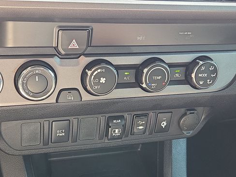 Used 2019 Toyota Tacoma TRD Off-Road AWD/4WD image 19