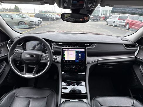 Used 2023 Jeep Grand Cherokee Limited AWD/4WD image 4