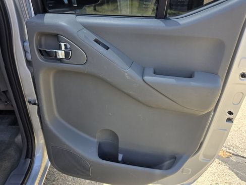 Used 2018 Nissan Frontier SV AWD/4WD image 19