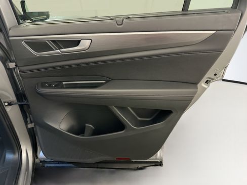 Used 2025 Volkswagen Atlas Cross Sport SE image 32