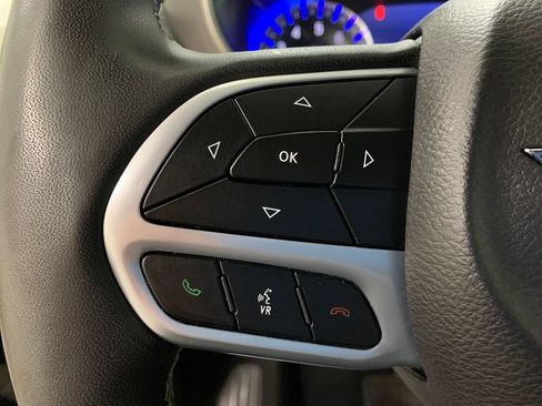 Used 2023 Chrysler Pacifica Touring-L w/ Uconnect Theater Family Group AWD/4WD image 27