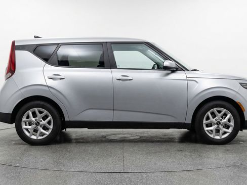 Used 2025 Kia Soul LX w/ LX Technology Package image 11