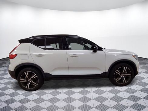 Used 2022 Volvo XC40 T5 R-Design image 7