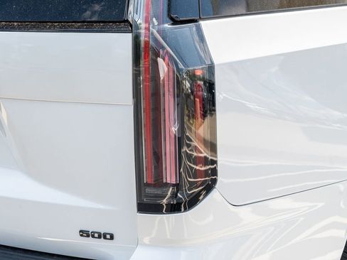 Used 2025 Cadillac Escalade ESV Sport w/ LPO, ONYX Package AWD/4WD image 10